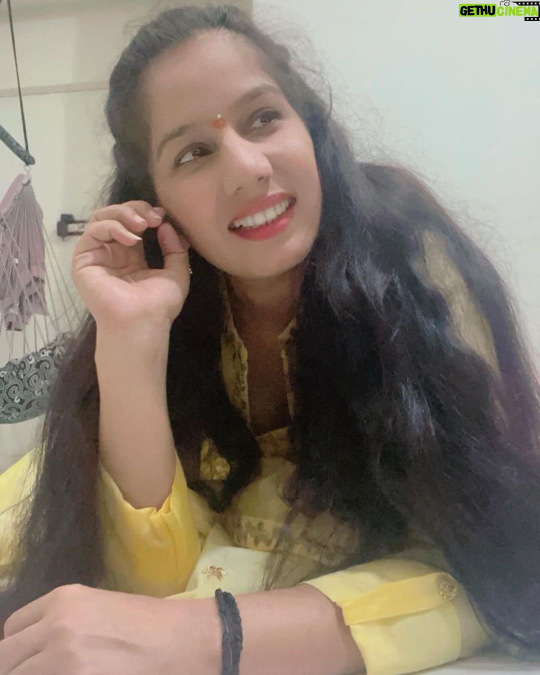 Reeta Mewada Instagram - βLife is short. Smile while you still have teeth.βπ #happyday #sundayfunday #mood #picture wearing dress π by- @libasindia ππ»β₯οΈ