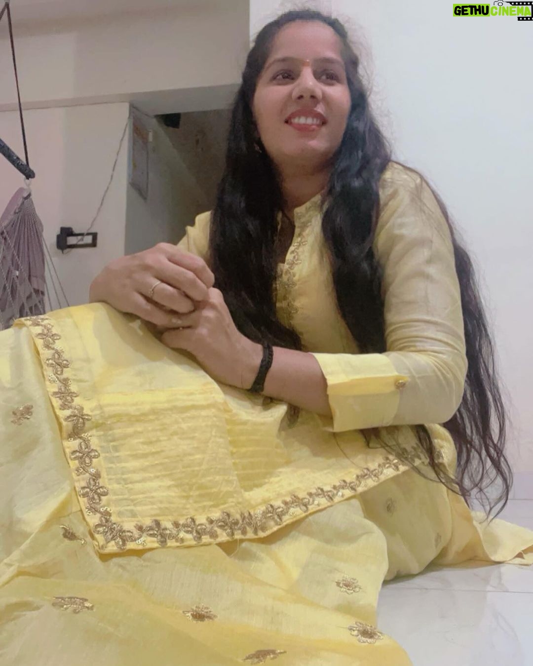 Reeta Mewada Instagram - βLife is short. Smile while you still have teeth.βπ #happyday #sundayfunday #mood #picture wearing dress π by- @libasindia ππ»β₯οΈ