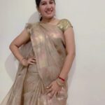 Reeta Mewada Instagram - ❤️अपनी खूबसूरती का जादू दिखाने के लिए आपको हमेशा छोटे कपड़े पहनने की जरूरत नहीं है, साड़ी में भी आप अपनी खूबसूरती दिखा सकती हैं!😊❤️#saree #sareelove follow @reetamewada18 ❤️