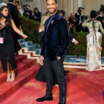 Regé-Jean Page Instagram - The night that my dreams might let me know… ✨ #MetGala • @giorgioarmani @longines @vogue • @jeanneyangstyle @jessica_o_ @christopherleneo • 📸 @darian_chloe @bfa