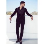 Regé-Jean Page Instagram - Gorgeous day to celebrate our peers at the @sagawards 💫 Team @bridgertonnetflix riding high in the very best company, and a stunning leading actor group led with real grace by Jason Bateman. Bravo all! 👏🏽 #sagawards • Photographer: @matthewbrookesphoto Dress: @louisvuitton @virgilabloh Styling: @jeanneyangstyle Grooming: @autumnmoltriebeauty Barber: #donthebarbercampbell