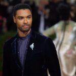 Regé-Jean Page Instagram - The night that my dreams might let me know… ✨ #MetGala • @giorgioarmani @longines @vogue • @jeanneyangstyle @jessica_o_ @christopherleneo • 📸 @darian_chloe @bfa