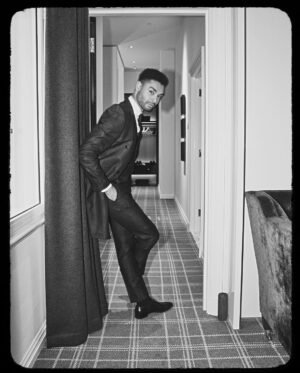 Regé-Jean Page Instagram - Family Fortunes ❤️

•

🔥📸 @adamfussell 
Styling: @holly_macnaghten @ozwald_boateng 
Grooming: @carlosferraz_ 
@britishgq #GQawards