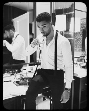 Regé-Jean Page Instagram - Maketh the man 🪡 

•

Wearing ✨ @ozwald_boateng 
for @britishgq #GQawards

Outrageous 🔥 📸 by @adamfussell
Styled by @holly_macnaghten 
Grooming by @carlosferraz_ 

Shelter PR
@personalpruk 

🌹 @rosewoodlondon