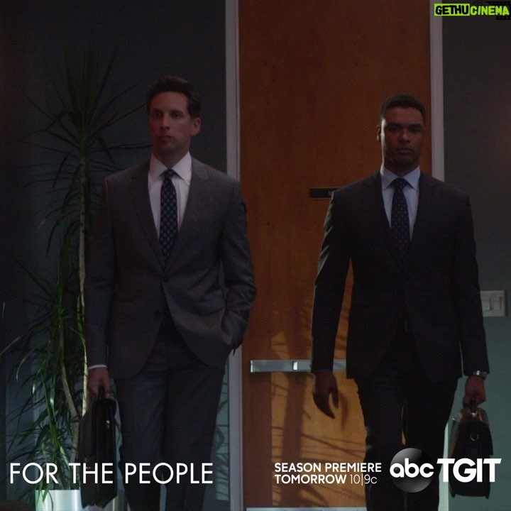 Regé-Jean Page Instagram - Leonard’s got that look in his eye again... Back in the game in a big way tomorrow night. . . . @forthepeopleabc #ForThePeople #TGIT #Shondaland
