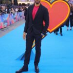 Regé-Jean Page Instagram - ❤️+⚡️! Genuinely touched and taken aback by just how much Love and Thunder there was on the THOR carpet last night Pleasure to meet so many of you there, looking forward to getting out and meeting so many more of you on the #THEGRAYMAN tour 💥 💥💥 • 📸 LiamArthur/StillMoving.net 📸 @gettyimages / Samir Hussein / Jeff Spicer • @holly_macnaghten @carlosferraz_ @giorgioarmani @longines @louboutinworld