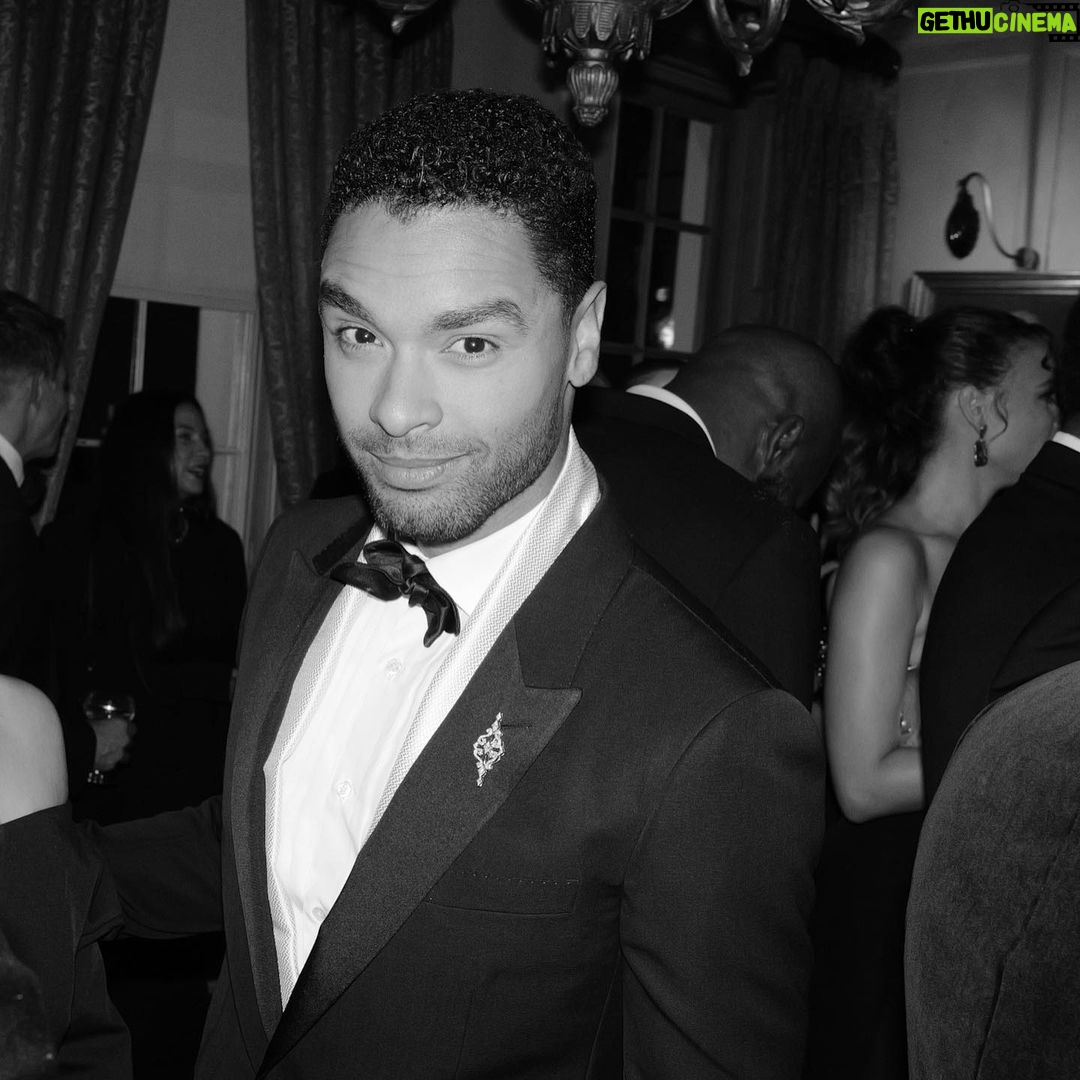 Regé-Jean Page Instagram - DUNHILL PRE-BAFTA CELEBRATION • @dunhill @bsbpartnerships • 📸 @maxcisottiphotographer @gregwilliamsphotography @davebenett • @garrard @longines @holly_macnaghten @chris7_okonta