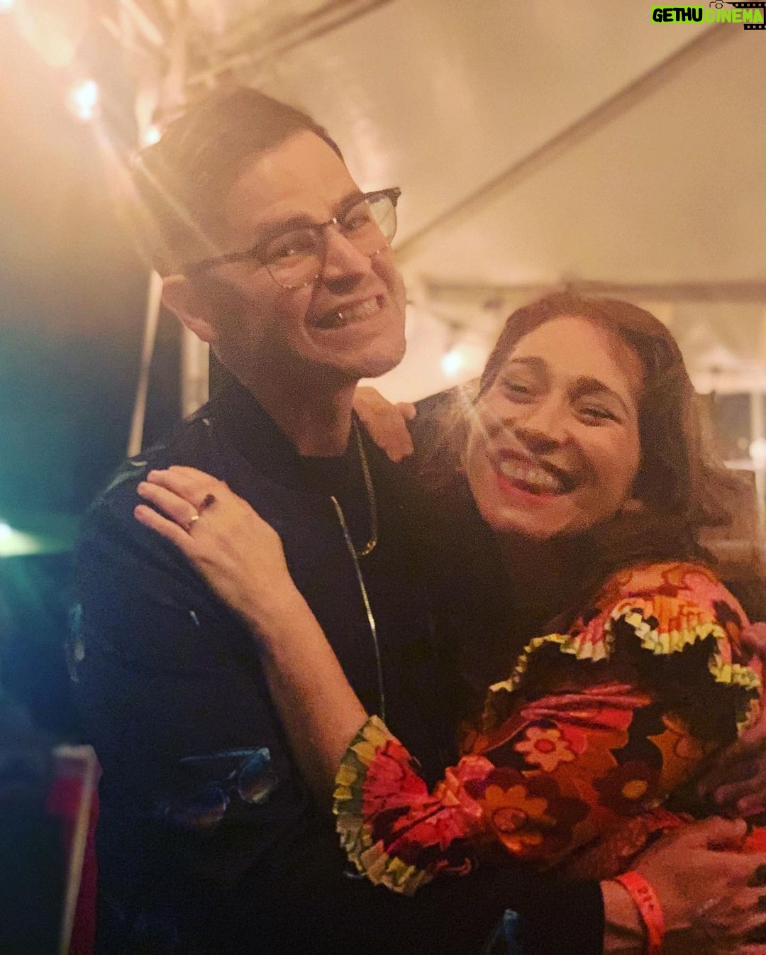 Regina Spektor Instagram - Hi friends in Cincinnati, OHIO! I’m here to play for you tonight! Can’t wait! @bradymusiccenter 8pm 💕💫🎶 Here are some random pics from the road so far 🌟 1. Soundcheck in Evanston IL 2. Post show with @danielryanvideo (he’s showing off his gold tooth 🦷 ) 3. Farmer’s market from hotel window (& I can’t COOK😭👩🍳🔥) 4. A lovely couple I met 😍 5. Reflections in Milwaukee 6. A reminder to all who travel- especially women- please keep your doors locked, and check room carefully 💕 Thanks to @orleenyc for my beautiful stylin’👗😘
