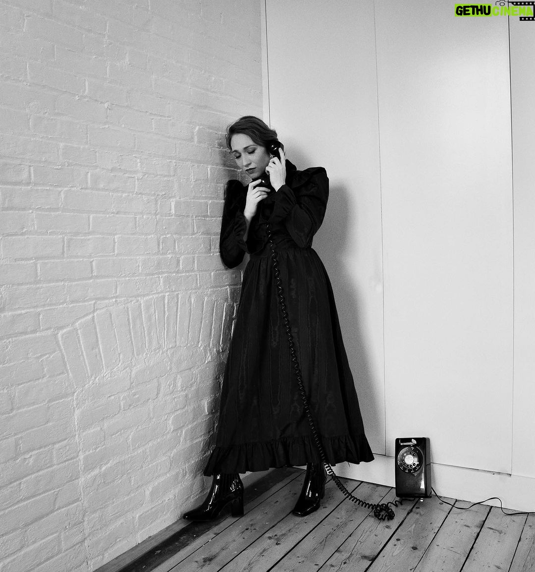 Regina Spektor Instagram - Fun news! 🌟Sign up for my text list for a chance at 2 tickets to my Central Park @summerstage show next Thursday! (Oh my! So soon!) August 24th! You can sign up* by texting REGINASPEKTOR to 29147 🎶☎️ *US only. 5 Msgs/Month. Reply STOP to cancel, HELP for help. Msg & data rates may apply. Terms & privacy: slkt.io/4BdC 📸 @shervinfoto