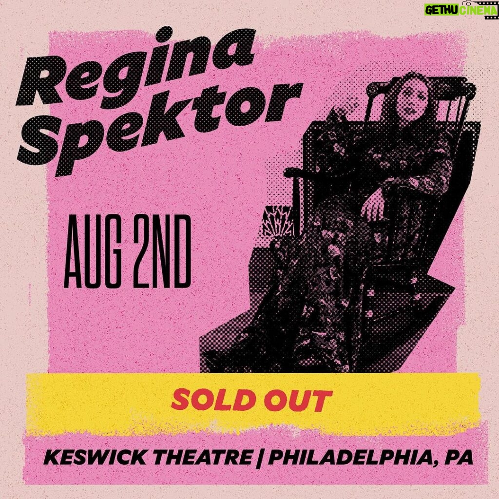 Regina Spektor Instagram - Philly tonight @keswicktheatre is sold out 💕There are some tickets left for Vienna, VA tomorrow @wolf_trap with @realaimeemann - hope to see you there, you can get yours at the link in bio 🌟 Have any last-minute song requests for tonight or tomorrow? Write them with name of town 💕💫🎶 🎨 @chris.tucci 📷 @shervinfoto