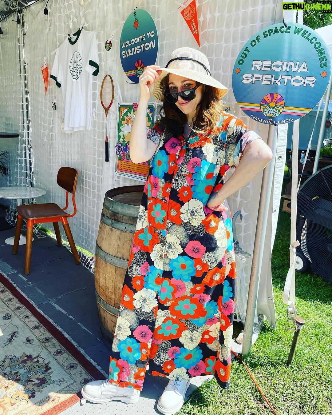 Regina Spektor Instagram - Hi friends in Cincinnati, OHIO! I’m here to play for you tonight! Can’t wait! @bradymusiccenter 8pm 💕💫🎶 Here are some random pics from the road so far 🌟 1. Soundcheck in Evanston IL 2. Post show with @danielryanvideo (he’s showing off his gold tooth 🦷 ) 3. Farmer’s market from hotel window (& I can’t COOK😭👩🍳🔥) 4. A lovely couple I met 😍 5. Reflections in Milwaukee 6. A reminder to all who travel- especially women- please keep your doors locked, and check room carefully 💕 Thanks to @orleenyc for my beautiful stylin’👗😘