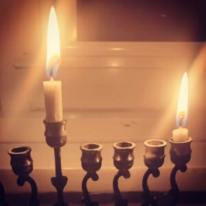 Regina Spektor Instagram - Let there be more light than darkness. Let there be more hope than fear. Let there be more dreams than regrets. Let us keep shining and exclaiming L’Chayim! To Life! To Joy! To Beauty! Am Yisrael Chai 💙💙💙