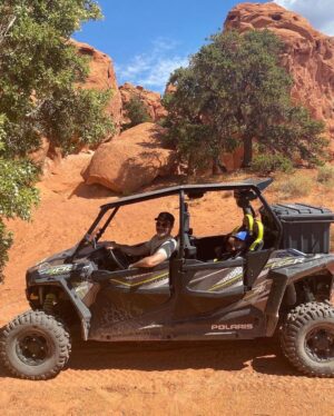 Reid Scott Instagram - Debating on what we should do this holiday weekend... hikes/bike rides or off-road/4-wheeling. Help me decide.
.
#holidayweekend #4wheeling #mountainbiking #hiking #offroading