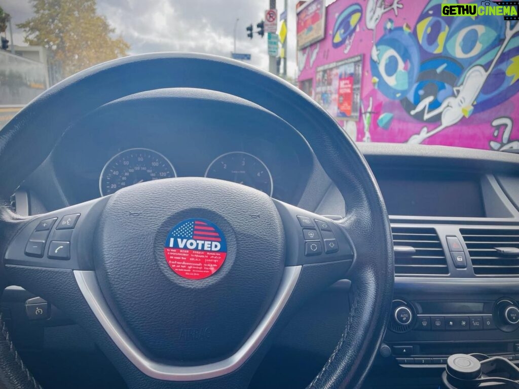 Reid Scott Instagram - Don’t you just love democracy? Did you vote today? #vote #usa #americavotes #rockthevote