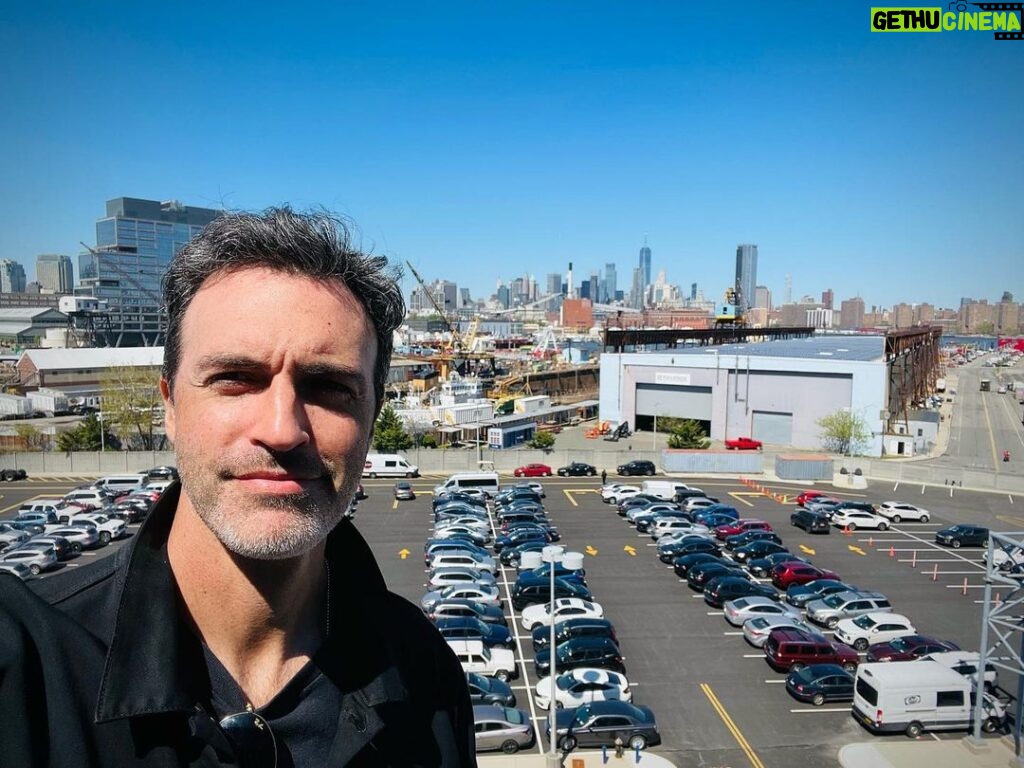 Reid Scott Instagram - Beautiful day to be back in NYC at Steiner Studios for more @maiseltv