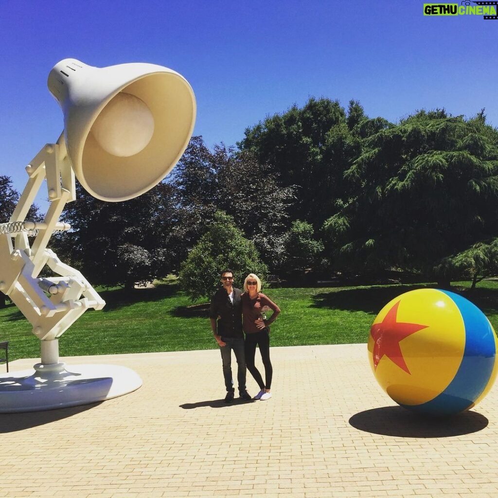 Reid Scott Instagram - Guess my favorite @pixar movie...