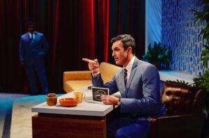 Reid Scott Instagram - Gordon Ford wants YOU to watch every episode of @maiseltv on @primevideo #gordonford #thegordonfordshow #latenight #maisel #themarvelousmrsmaisel