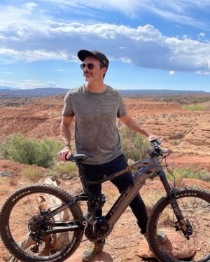 Reid Scott Instagram - Debating on what we should do this holiday weekend... hikes/bike rides or off-road/4-wheeling. Help me decide.
.
#holidayweekend #4wheeling #mountainbiking #hiking #offroading
