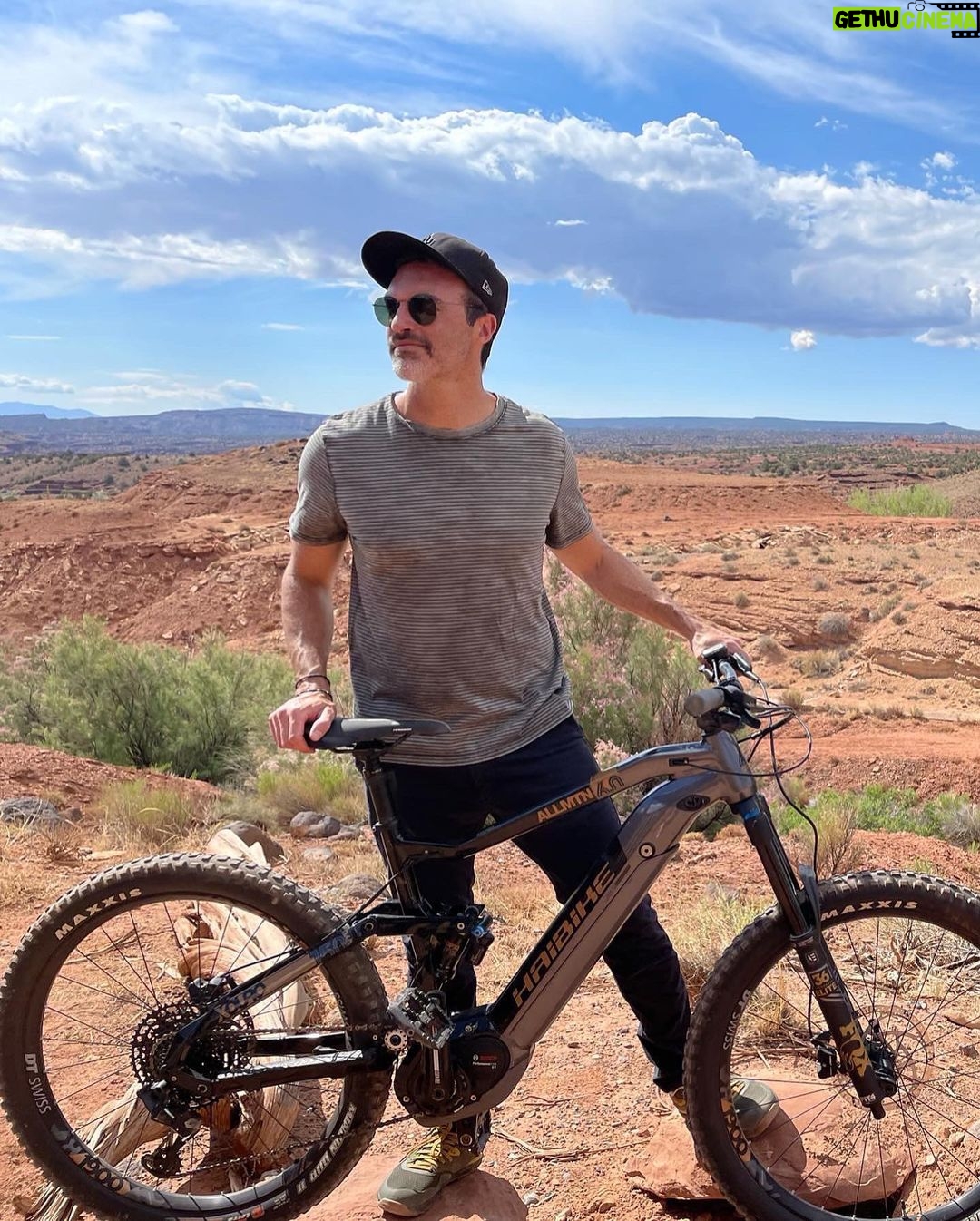 Reid Scott - 681 Likes - Debating on what we should do this holiday weekend... hikes/bike rides or off-road/4-wheeling. Help me decide.
.
#holidayweekend #4wheeling #mountainbiking #hiking #offroading