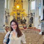 Reika Kirishima Instagram - 5年ぶりのローマ🇮🇹 2度目のVatican⭐︎ ローマを訪れて遺跡に魅了され 近い将来、 他の国の遺跡巡りもできたらいいなぁ♪ なんて思っております。 そして テルミニ駅は今回で 慣れて覚えて帰って来た…はず？ #italy #roma #vatican #vaticancity #汗だくでボサボサ #方向音痴 Roma, Italia / Rome, Italy
