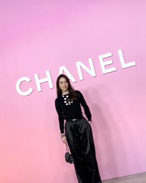 Reika Kirishima Instagram - CHANEL-DAKAR
MetiersdArt Collection2022/2023
show ＆ party
投稿がちょっと遅くなりました。
刺激的で素敵な夜を
ありがとうございました🖤
ジェニーちゃん可愛かった！

Thank you🙏
styling... @rena_semba 
makeup.. @fusakomakeup 
hair.... @kotaro__hair 

#chanel 
#CHANELMetiersdArt
#chaneldakar