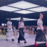 Reika Kirishima Instagram - CHANEL-DAKAR MetiersdArt Collection2022/2023 show ＆ party 投稿がちょっと遅くなりました。 刺激的で素敵な夜を ありがとうございました🖤 ジェニーちゃん可愛かった！ Thank you🙏 styling... @rena_semba makeup.. @fusakomakeup hair.... @kotaro__hair #chanel #CHANELMetiersdArt #chaneldakar 東京ビックサイト