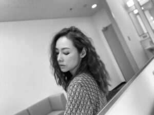 Reika Kirishima Instagram - ⚪️⚫️⏳

"You’ll never find a rainbow if you’re looking down."

#CharlieChaplin ⭐︎