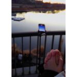 Reika Kirishima Instagram - 2023年 遅くなりましたが今年も宜しくお願い致します✨ 今年の元旦は家族で初日の出を見に出かけました。 と言っても母と甥っ子たちは起きられなかったので 父と私と妹で。 毎年 実家の庭から見ていたので 家族でわざわざ出かけるのは初めての経験でした。 太陽が顔を出す直前に スマホのカメラ機能を殆ど使用したことのない父が 「どうすればいい？」と慌て出し 思わずスマホを落とし ボタンが外れたりと皆でてんやわんやしながら 何とかパシャパシャ写真を撮っておりました。 4枚目の写真は父が いつの間にか撮っていた写真です。 記念に載せちゃいました🌅 2023年 明るい年になりますように。 #初日の出 #お父さんは心配症