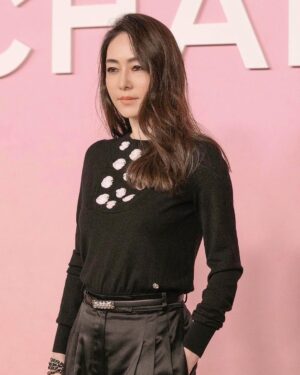 Reika Kirishima Instagram - CHANEL-DAKAR
MetiersdArt Collection2022/2023
show ＆ party
投稿がちょっと遅くなりました。
刺激的で素敵な夜を
ありがとうございました🖤
ジェニーちゃん可愛かった！

Thank you🙏
styling... @rena_semba 
makeup.. @fusakomakeup 
hair.... @kotaro__hair 

#chanel 
#CHANELMetiersdArt
#chaneldakar