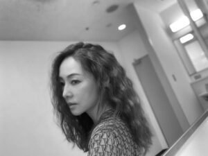 Reika Kirishima Instagram - ⚪️⚫️⏳

"You’ll never find a rainbow if you’re looking down."

#CharlieChaplin ⭐︎