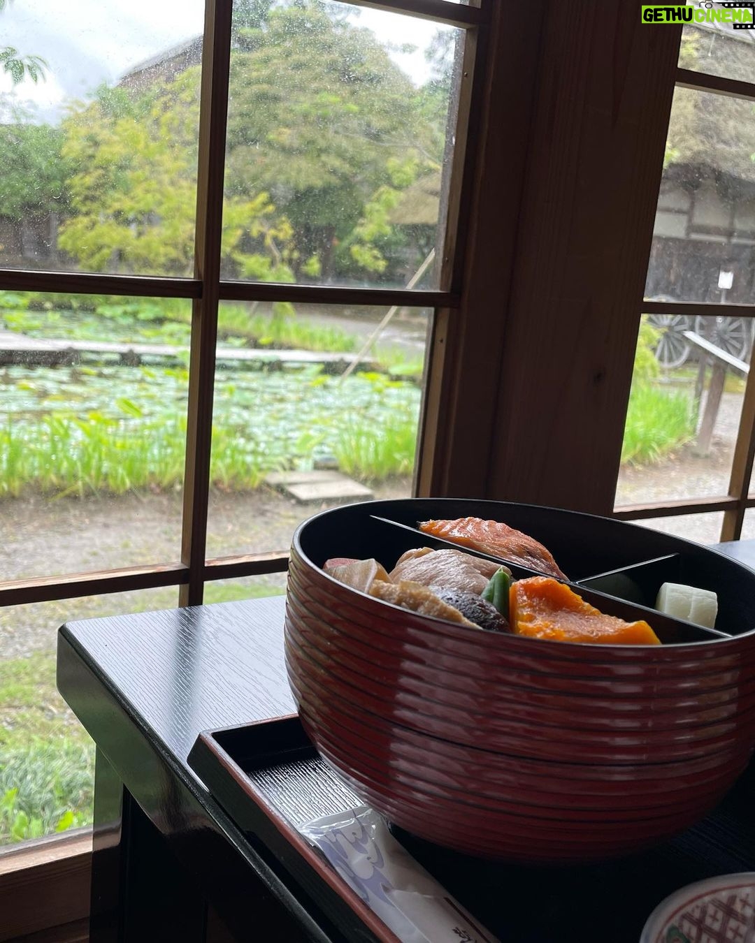 Reika Kirishima Instagram - ✴︎ドライブ・マイ・ニイガタ🚘✴︎ 私が生まれた新潟県へ 新潟日報さんとのお仕事で 数年ぶりに行くことができました♪ 新潟にはハッと驚くような美しくて 素晴らしい場所がたくさんあります。 ご飯もお酒も美味しい。 温泉最高。 人はとても温かくて優しい。 たくさんの歴史にも触れ 改めて新潟の奥深さに感動しました✨ まだ新潟へ訪れたことがない方はぜひ! stylist @mattsatoko hair&make @omoshita ★今回訪れた場所★ #古町 #旧小沢家住宅 #岩室温泉 #高島屋 #湊稲荷神社#斎藤家別邸 #新津記念館#種月寺 #旧笹川家住宅#福島潟 #北方文化博物館 #沼垂テラス商店 #今代司酒造 #新潟日報