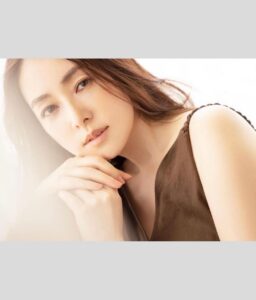 Reika Kirishima Instagram - こんばんは。 ハビエル・バルデムです。 最近はじめて梅を扱ってみました。 青梅ではちみつ漬けと完熟梅で梅干し。 出来上がるのがものすごぉ〜〜〜く楽しみで テンション地味に爆上がっております。 成功したら両親と妹にお裾分けしたいです💐 発売中の美的GRAND夏号 インタビュー載っております。 よろしくお願い致します⭐︎ photo @ballpark.inc hair&make @omoshita stylist @mikabebe0808 #beautymagazine #interview #biteki #美的grand