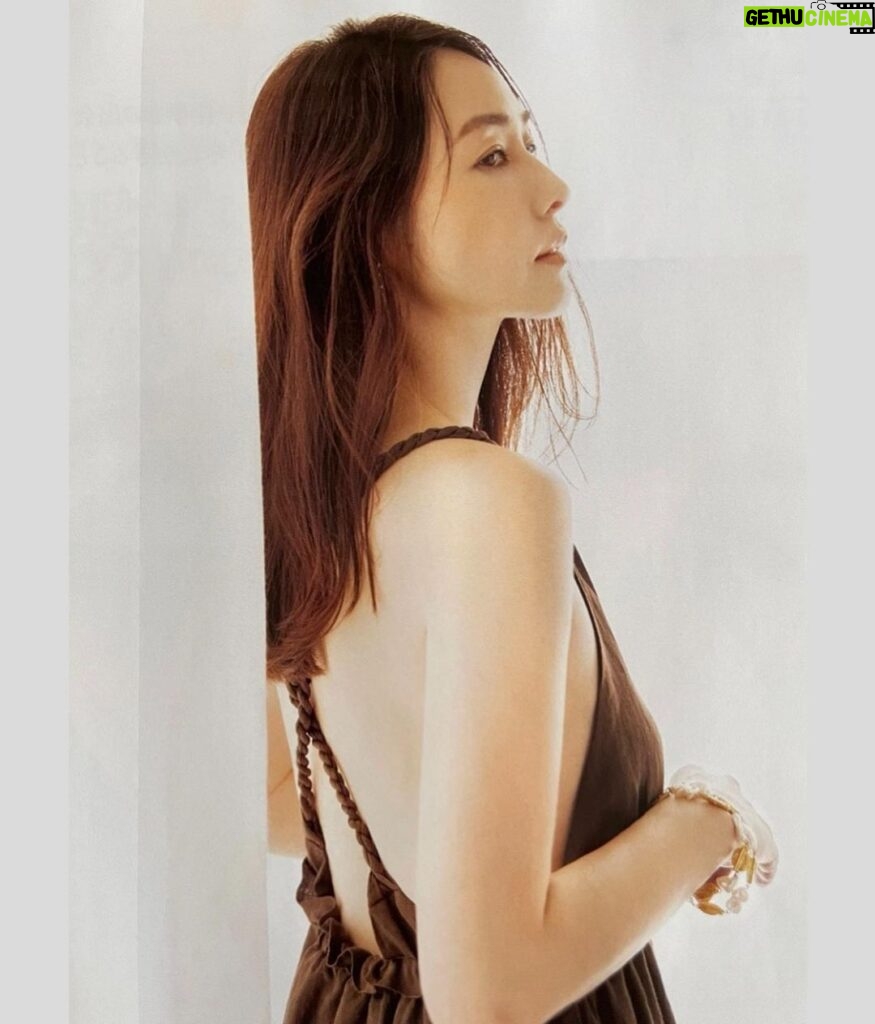 Reika Kirishima Instagram - こんばんは。 ハビエル・バルデムです。 最近はじめて梅を扱ってみました。 青梅ではちみつ漬けと完熟梅で梅干し。 出来上がるのがものすごぉ〜〜〜く楽しみで テンション地味に爆上がっております。 成功したら両親と妹にお裾分けしたいです💐 発売中の美的GRAND夏号 インタビュー載っております。 よろしくお願い致します⭐︎ photo @ballpark.inc hair&make @omoshita stylist @mikabebe0808 #beautymagazine #interview #biteki #美的grand