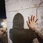 Reika Kirishima Instagram - …愛するAssisiラスト🇮🇹 連続投稿＆地獄の連続自撮りの巻。 汗でメイクが取れてしまっていますが 素敵な光と景色に気分最高だったので 帰り道フラッと記念に写真撮りました♪ 今回、長い滞在ではなかったので 日本食は恋しくならなかったけれど、 帰国した時の献立は予定していました。 【大葉のおむすび・だし巻き卵・ なめこのお味噌汁・ぬか漬け・ トマトと玉ねぎとツナのサラダ✨】 ……自宅に到着し キッチンで手に取ったのは 辛ラーメンでした。 #italy #assisi #loveassisi #perugia #tiamo #人生は予定通りに行かず #翌日の顔の浮腫みは地球外生命体 Assisi, Italy