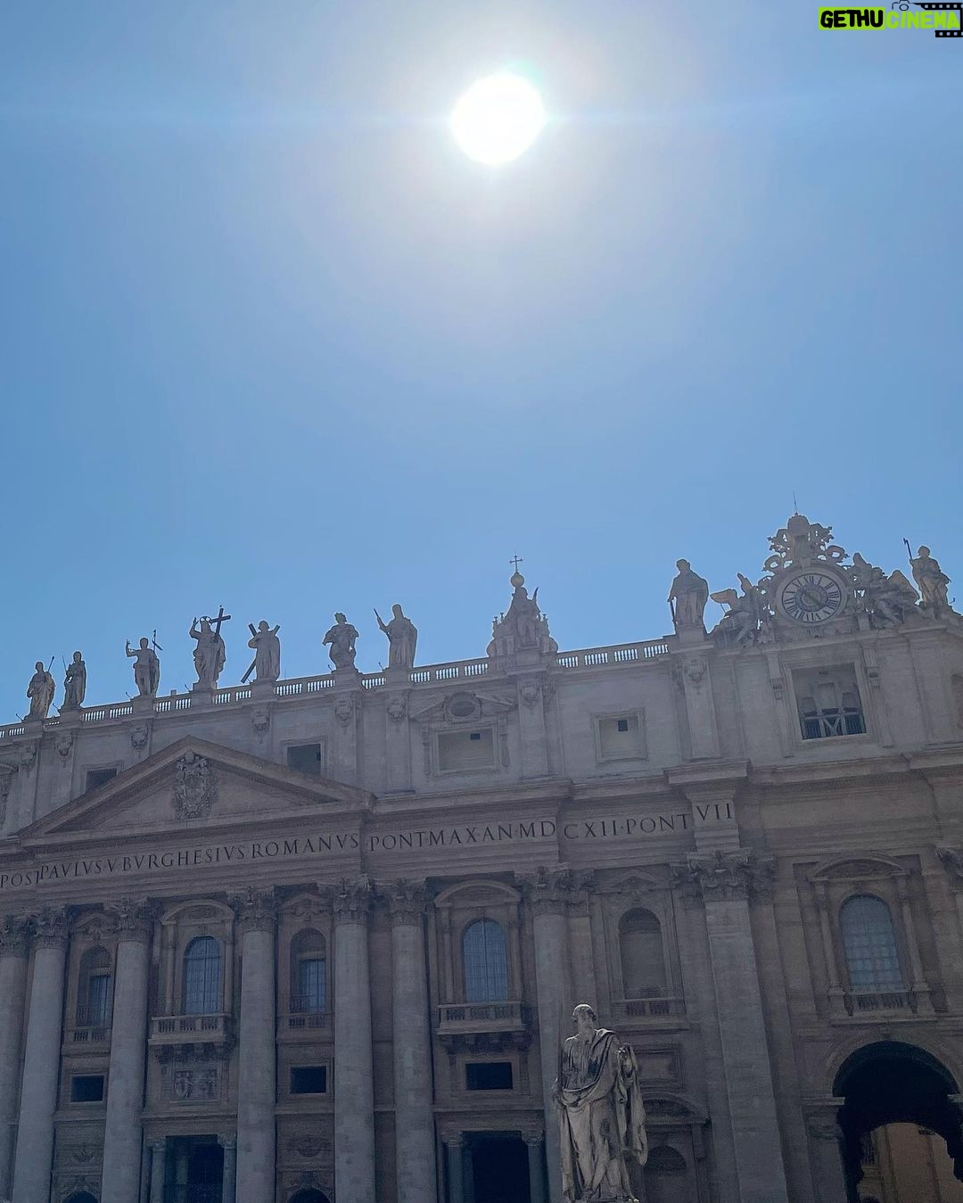Reika Kirishima Instagram - 5年ぶりのローマ🇮🇹 2度目のVatican⭐︎ ローマを訪れて遺跡に魅了され 近い将来、 他の国の遺跡巡りもできたらいいなぁ♪ なんて思っております。 そして テルミニ駅は今回で 慣れて覚えて帰って来た…はず? #italy #roma #vatican #vaticancity #汗だくでボサボサ #方向音痴 Roma, Italia / Rome, Italy