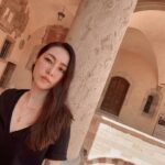 Reika Kirishima Instagram - フランチェスコ聖堂と関連遺跡群は、 世界文化遺産に指定されています。 そしてアッシジ は地震で被害にあった街でもあるんです。 フランチェスコ聖堂もその被害にあい修復されました。 美しい自然と共にいつまでも 優しく穏やかに在り続けてほしいです🕊️ ホテルで頂いた地図も載せました。 アッシジ は大きな街ではないのですが 私は必ず迷子になるという… （泊まったホテルは🤫） #italy #assisi #perugia #umbria #basilicadisanfrancesco #santachiara Assisi, Italy