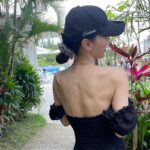 Reina Ikehata Instagram - 先日、ちょっとだけ夏を先取りしてみたりしました🫣 主人に「背筋やばいね」と言われたけど、そうなのかな？😂普段自分じゃまじまじと見ないからわからないのだけど、、、確かに背筋トレーニングは頑張ってる🤣💪 還沒到夏天⋯先享受一下下🌴 老公說「你的背部怎麼這麼厲害」 自己不會常常看自己的背部所以我不知道厲不厲害😂但⋯其實我很努力練背部喔🤣💪 #momofboys #momoftwoboys #momlife #momfashion #兄弟ママ #男の子ママ #産後ダイエット #トレーニング女子