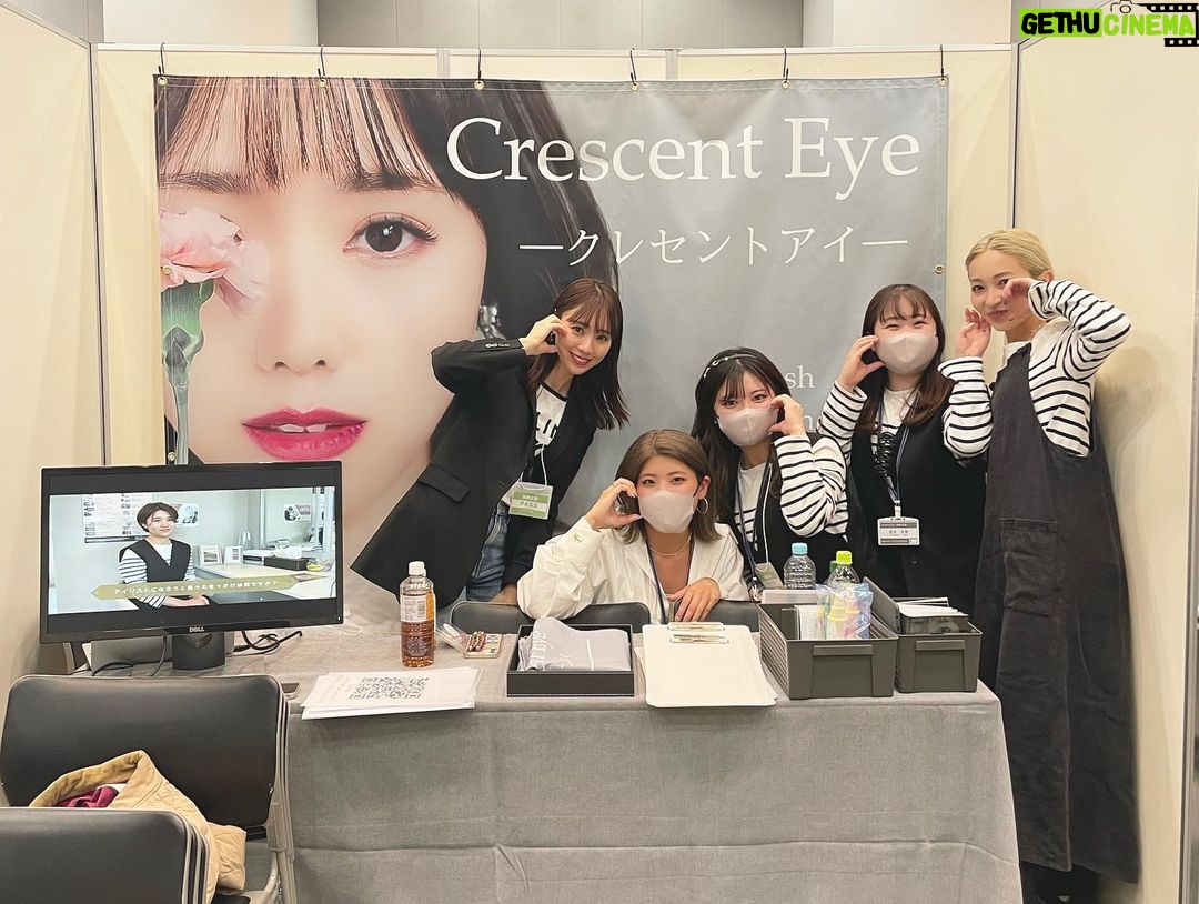 Reina Ikehata Instagram - 来年新卒の子達に向けた、新卒就職イベントに参加しました😊 沢山の学生さんがブースに来てくれて、大盛況でした😍 お店も拡大し、現在関東には8店舗、全国では11店舗お店があります😊アイリスト・ネイリスト随時募集しています❤️ 良いご縁があると良いなぁ🤲⭐️ 我的店參加學生找公司的活動!! 目前全日本有11家店、我們歡迎新的員工喔⭐️ 在日本上班中的大家、如果有興趣的話和我們聯絡~⭐️ #就活 #就活イベント #美容サロン #マツエクサロン #ネイルサロン #アイブロウサロン #アイリスト募集 #ネイリスト募集