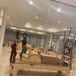 Reina Ikehata Instagram - 仕事終わりに急いでピラティスへ‼︎ 肩の痛みも取れて、スッキリ🥹 あやの先生のセッションはすっごく辛いけど(笑)終わったら身体が軽くなっているからビックリです🥺 マシンピラティス本当に始めて良かった🤲 工作完後直接去皮拉提斯的課程 這幾天我的肩膀超級痛⋯但是上完課程後都沒酸酸的感覺了🫣 老師的課程每次真的辛苦⋯哈 但是完了後身體真的變不一樣了 皮拉提斯真的推薦喔～⭐️ #皮拉提斯 #減肥 #産後ダイエット #産後ケア #産後ママ #ピラティス #マシンピラティス #pilatis #diet #momofboys #momoftwoboys #momlife #男の子ママ #兄弟ママ #ママダイエット