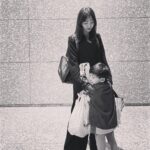 Reina Ikehata Instagram - 新年度が始まりました。 入園、入学、入社を迎えた皆様、おめでとうございます🌸 私も息子の新生活が始まり、3月末から4月初めはバタバタと過ごしておりました。まだ新生活のペースを掴めずにおります。毎朝お弁当何作ろう〜と朝からてんやわんやです😂 帰宅時にはこんな感じで疲れ切っており、目のクマはしばらく消えなさそうです🫣 とにかく体調には気をつけて、皆さん4月を乗り切りましょうね✊ 大家最近過得怎麼樣呢～？ 日本4月是新的年度開始的月 開學，入社等等⋯⋯祝大家新的開始快樂🌸 我也開始新的生活。⋯⋯累到這樣子🫠黑眼圈永遠不會不見的感覺呢😂 每天早上做兒子的便當送他去學校⋯我在上班的時候已經好想睡的🥹 不管如何身體健康大家一起加油吧～✊池端媽咪也加油加油✊ #兄弟ママ #momofboys #momoftwoboys #新生活 #入園式 #入社式