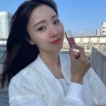 Reina Ikehata Instagram - 最近お気に入りのリップ ツヤ感と落ちにくさ、ティントなのに乾燥しにくくて良きです🙆‍♀️ 春っぽいピンクもいい感じ🌸 6番のカラーを愛用しています😌 まつ毛は黒マスカラはせず、今開発中の透明の保湿コーティング剤を！ まだまだ手直しが必要ですが、保湿効果、美容効果、ツヤ感束間が好みの感じに近付いてきていて、ワクワク🥺 最近愛用的口紅💄 SNIDEL的6號 亮度、保濕的效果 、發色感都好 想大家推薦的東西❤️ 睫毛膏的部分、沒用黑色的睫毛膏 現在我在做自己牌子的商品 就是透明的保養睫毛膏！還要繼續調整一下、但是目前擦過的感覺蠻好的🥰 好期待喔～～～ #睫毛膏 #美容 #美容液 #snidelbeauty #リップティント #ママの美容 #兄弟ママ #momofboys #momoftwoboys #boysmama #beauty #目の小ジワはスルーしてね