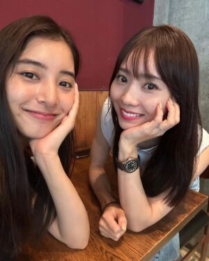 Reina Ikehata Instagram - 共演したの何年前、、、、！？🫣
なんて思い出話をしながら、ゆーこ姫とお茶をした幸せ時間。
はぁ〜可愛い過ぎるのよね〜🥺多忙な中の隙間時間にありがと💓
またお茶しようね😍

我們第一次合作的時間是幾年前呢⋯！？🫣
台灣的朋友們大家都喜歡的優子🩷是不是很羨慕～？🤭
超級超級可愛的優子、謝謝妳很忙的工作中找時間一起喝茶🥰