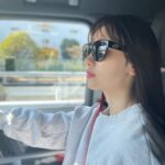 Reina Ikehata Instagram - 我好喜歡戴眼鏡墨鏡。 最近好用的墨鏡🕶️ 金色 @balenciaga 好可愛 メガネとサングラスが大好きであれこれ集めていますが、最近のお気に入りは @balenciaga のこちらのサングラス🕶 サイドのさりげない金色ロゴが可愛いです❤️ #balenciaga #sunglasses