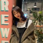 Reina Ikehata Instagram - 吃晚餐後的散散步 小朋友的體力無限的🫠 擦口紅還是臉色會不一樣的😚 累累媽咪的必須品💄 夕飯終わりにちょっとお散歩に 体力無限の子供たちと👶 口紅を塗るとやはり顔色が変わる🥹 私の必須アイテム💄 #solsopark #sheregreenminamiaoyama #barnyardstorm #unitedarrows #bobbibrown #markeys