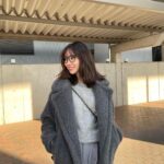 Reina Ikehata Instagram - 灰色氣氛 眼鏡項鍊都是搭配灰色的東西 今年再加入了maxmara短版大衣🐻 短版也好可愛喔‼︎ グレーファッションな日 メガネもネックレスも全てグレーカラーに。 今年はショートのテディも仲間入りし、大活躍です🧸 (全身写真撮る時、足のつま先あがりがち🤷‍♀️笑) #maxmara #maxmarateddybear