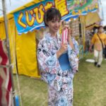 Reina Ikehata Instagram - 回到我老家北海道的釧路。 我這次帶著在浅草買的兒子們的好可愛衣服我和寶貝們一起參加了老家的祭典！ 他們也第一次體驗祭典，好開心的樣子～我也大概10年多的時間沒去釧路的祭典呢！好懷念喔～～ 哥哥穿的衣服是我這次新買的、弟弟穿的是37年前我爸爸在東京買的衣服。這次帶著爸爸買的衣服去一樣的店找看看、找到了一模一樣的東西我非常驚訝了！37年都沒變的傳統⋯好漂亮喔 久々に地元釧路に帰省しました。 今回、浅草で買った息子たちのお祭り衣装を持って、港まつりへ！ 息子たちも初めてのお祭りに、大興奮！私も、10年ぶりくらいに参加できて、とっても懐かしく楽しい時間でした。 息子たちの可愛い衣装は、浅草の江戸一さんで買いました。 長男が着ているのは今回新しく買ったもので、次男が着ているのは私の父が37年前くらいに江戸一さんで買ったもの。37年前と今、柄も何もかも全く同じものがまだ売っていました。変わらない伝統文化って、素敵。 #男の子ママ #男の子ママコーデ #毛穴ケア #美肌ケア #エステサロン #coordinate #コーディネート #男の子兄弟 #兄弟コーデ #ママコーデ