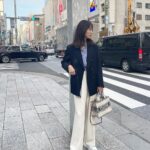 Reina Ikehata Instagram - 最近は次男が夜泣きをしており、寝不足で少々顔が疲れております😶 白なのにスッキリ見せてくれるスラックス、形が最高に綺麗🙆‍♀️色も最高🙆‍♀️ でも、口にいっぱい食べカスつけた息子に「ママ〜」って抱きつかれるとヒヤヒヤするやつです🥹 最近弟弟開始凌晨突然哭哭得起來一直大哭一直生氣🙃媽咪的表情看起來好累喔🤣哈 這個白色褲子、顏色款式都好看的 但是⋯媽咪好緊張吃完東西的兒子們回來抱著我的時侯呢😶‍🌫️哈 #fashion #momofboys #momoftwoboys #mamafashion #momfashion #兄弟 #兄弟ママ #unitedarrows #beautyandyouth #greenlabelrelaxing