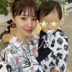 Reina Ikehata Instagram - 回到我老家北海道的釧路。 我這次帶著在浅草買的兒子們的好可愛衣服我和寶貝們一起參加了老家的祭典！ 他們也第一次體驗祭典，好開心的樣子～我也大概10年多的時間沒去釧路的祭典呢！好懷念喔～～ 哥哥穿的衣服是我這次新買的、弟弟穿的是37年前我爸爸在東京買的衣服。這次帶著爸爸買的衣服去一樣的店找看看、找到了一模一樣的東西我非常驚訝了！37年都沒變的傳統⋯好漂亮喔 久々に地元釧路に帰省しました。 今回、浅草で買った息子たちのお祭り衣装を持って、港まつりへ！ 息子たちも初めてのお祭りに、大興奮！私も、10年ぶりくらいに参加できて、とっても懐かしく楽しい時間でした。 息子たちの可愛い衣装は、浅草の江戸一さんで買いました。 長男が着ているのは今回新しく買ったもので、次男が着ているのは私の父が37年前くらいに江戸一さんで買ったもの。37年前と今、柄も何もかも全く同じものがまだ売っていました。変わらない伝統文化って、素敵。 #男の子ママ #男の子ママコーデ #毛穴ケア #美肌ケア #エステサロン #coordinate #コーディネート #男の子兄弟 #兄弟コーデ #ママコーデ