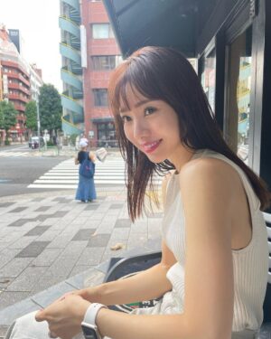 Reina Ikehata Instagram - なんか、いつもこの席だねと主人に突っ込まれましたが😂
何故だかいつもこの席だけ空いているのよ〜😂

每次坐一樣的位子。哈
因為只有空這個位子😂

#momofboys #momoftwoboys #兄弟ママ #男の子ママ #サロン経営 #ママ経営者 #taiwan #taipei