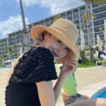 Reina Ikehata Instagram - 先日、ちょっとだけ夏を先取りしてみたりしました🫣 主人に「背筋やばいね」と言われたけど、そうなのかな？😂普段自分じゃまじまじと見ないからわからないのだけど、、、確かに背筋トレーニングは頑張ってる🤣💪 還沒到夏天⋯先享受一下下🌴 老公說「你的背部怎麼這麼厲害」 自己不會常常看自己的背部所以我不知道厲不厲害😂但⋯其實我很努力練背部喔🤣💪 #momofboys #momoftwoboys #momlife #momfashion #兄弟ママ #男の子ママ #産後ダイエット #トレーニング女子